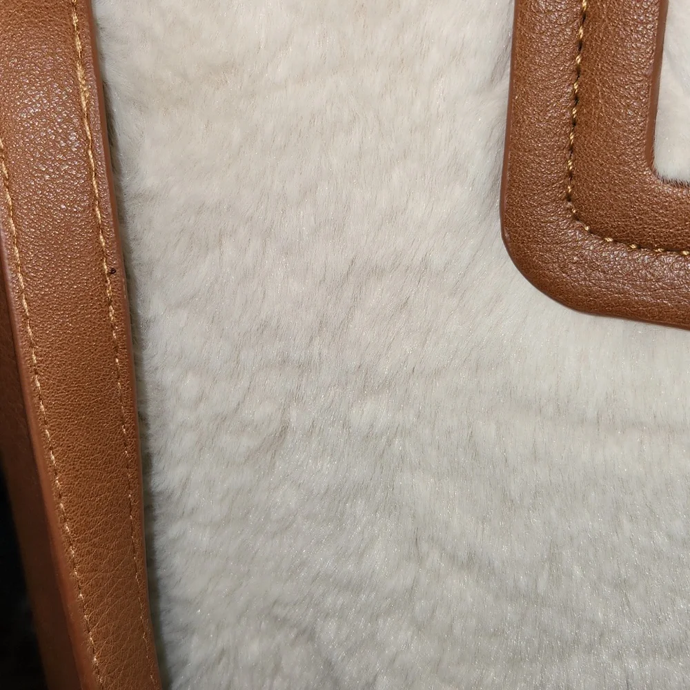 Chic Tan and Cream Tote Bag with Pouch